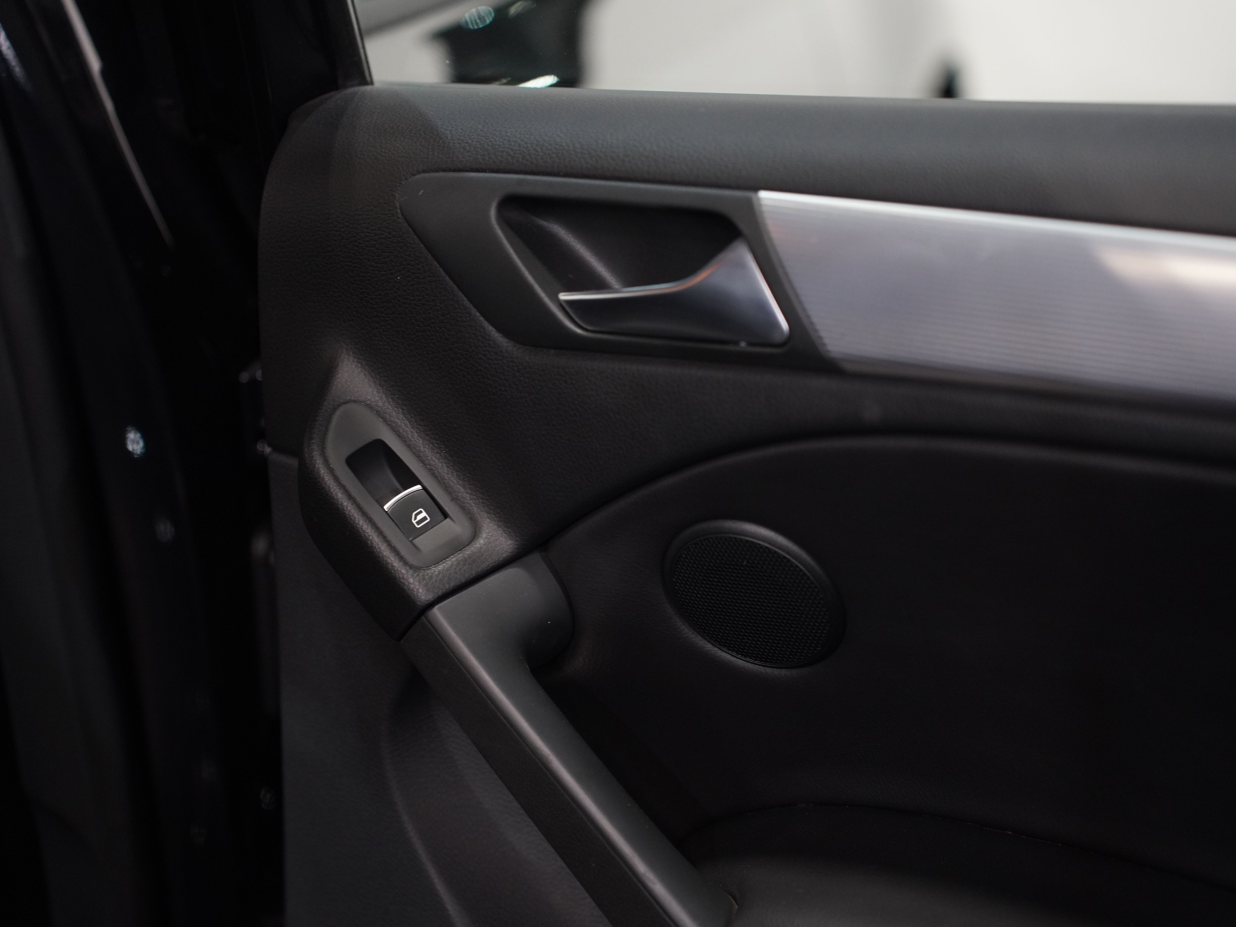 BLACK, 2013 VOLKSWAGEN GOLF Image 27