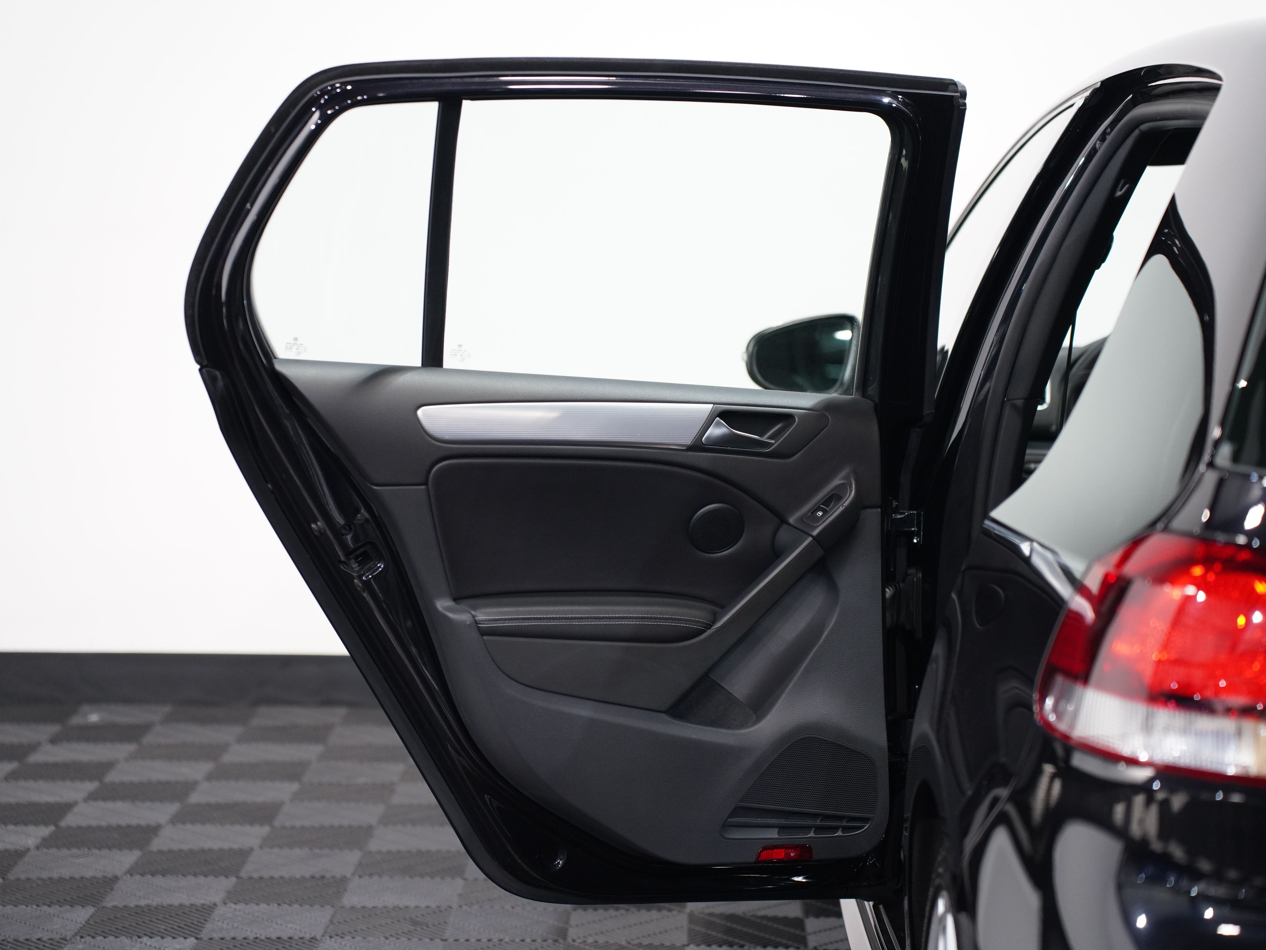 BLACK, 2013 VOLKSWAGEN GOLF Image 28