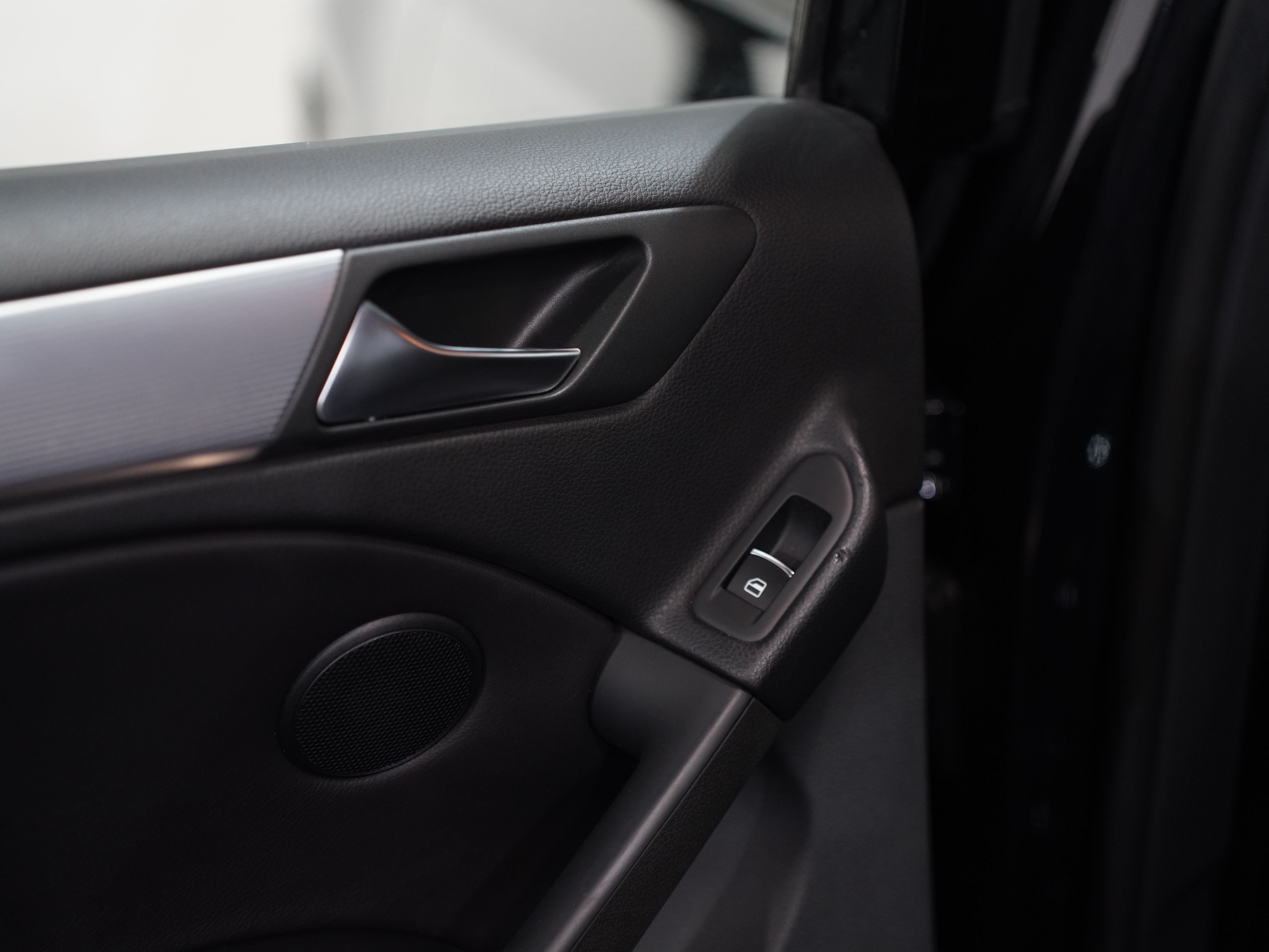 BLACK, 2013 VOLKSWAGEN GOLF Image 29
