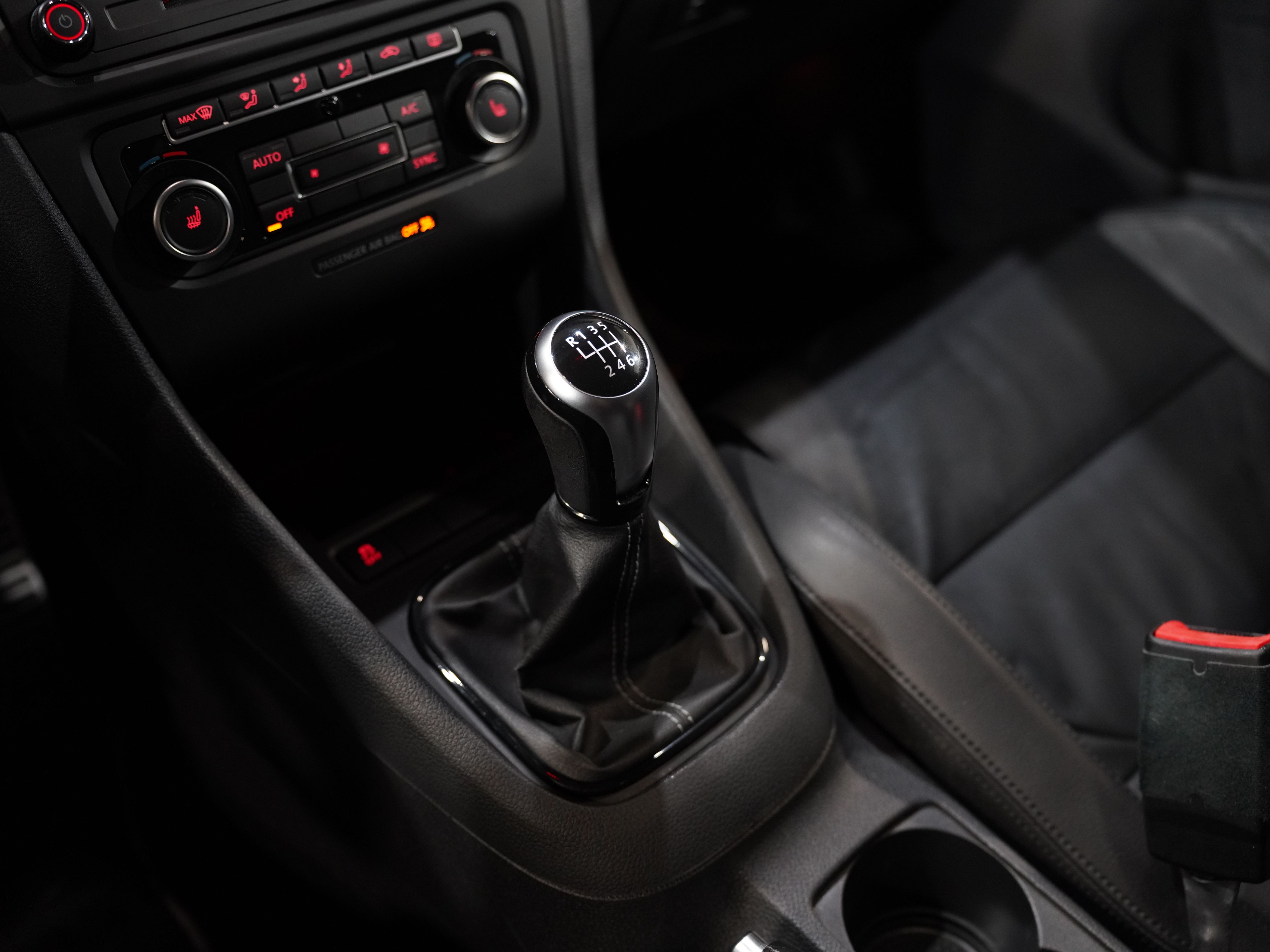BLACK, 2013 VOLKSWAGEN GOLF Image 48