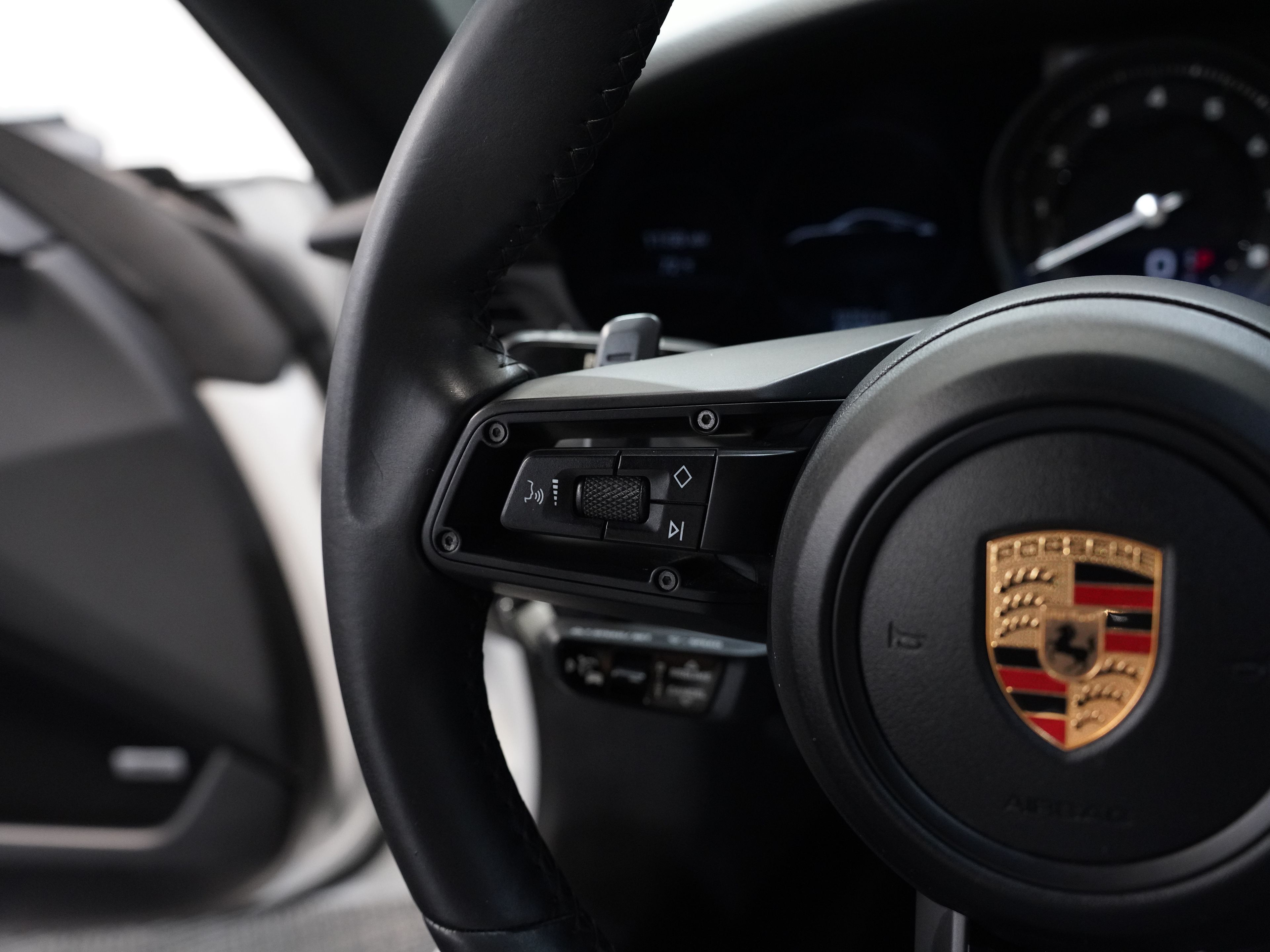 2020 PORSCHE 911 Image 35