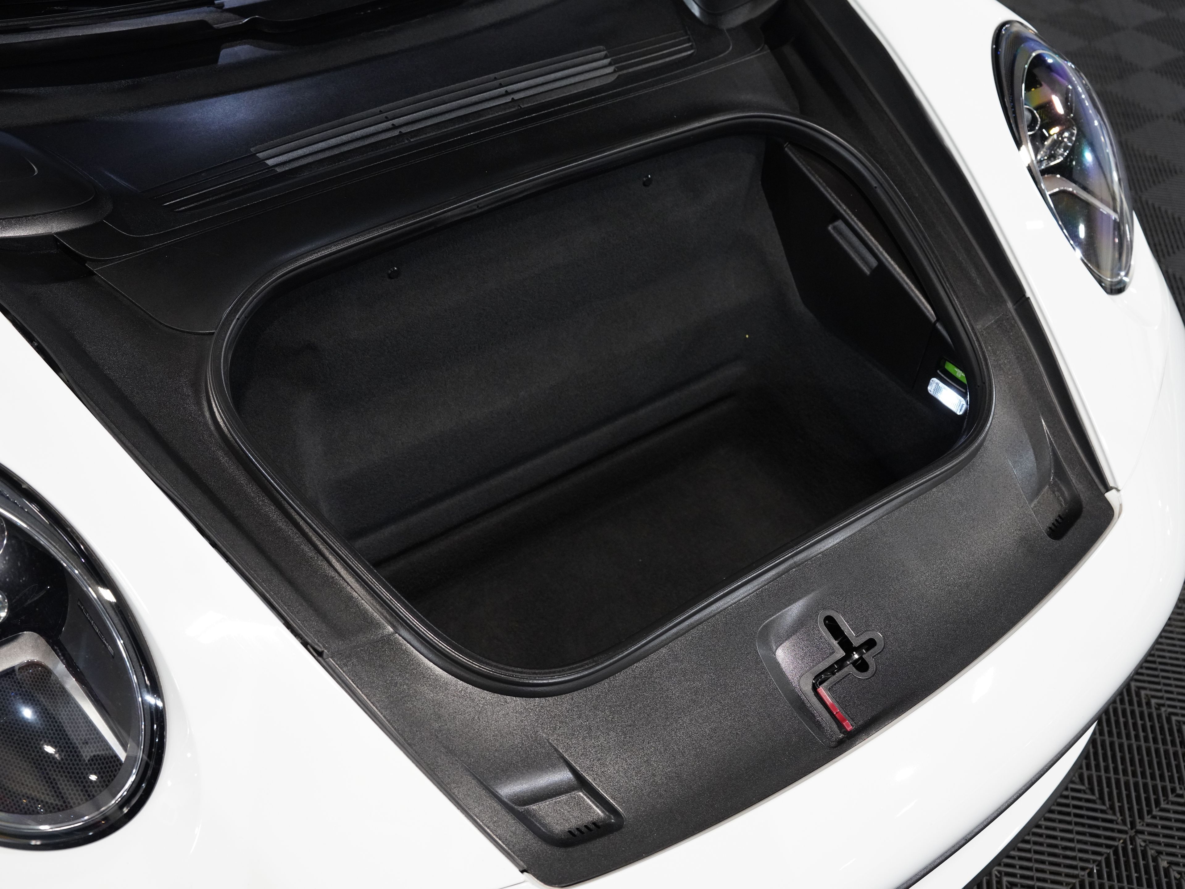 2020 PORSCHE 911 Image 42