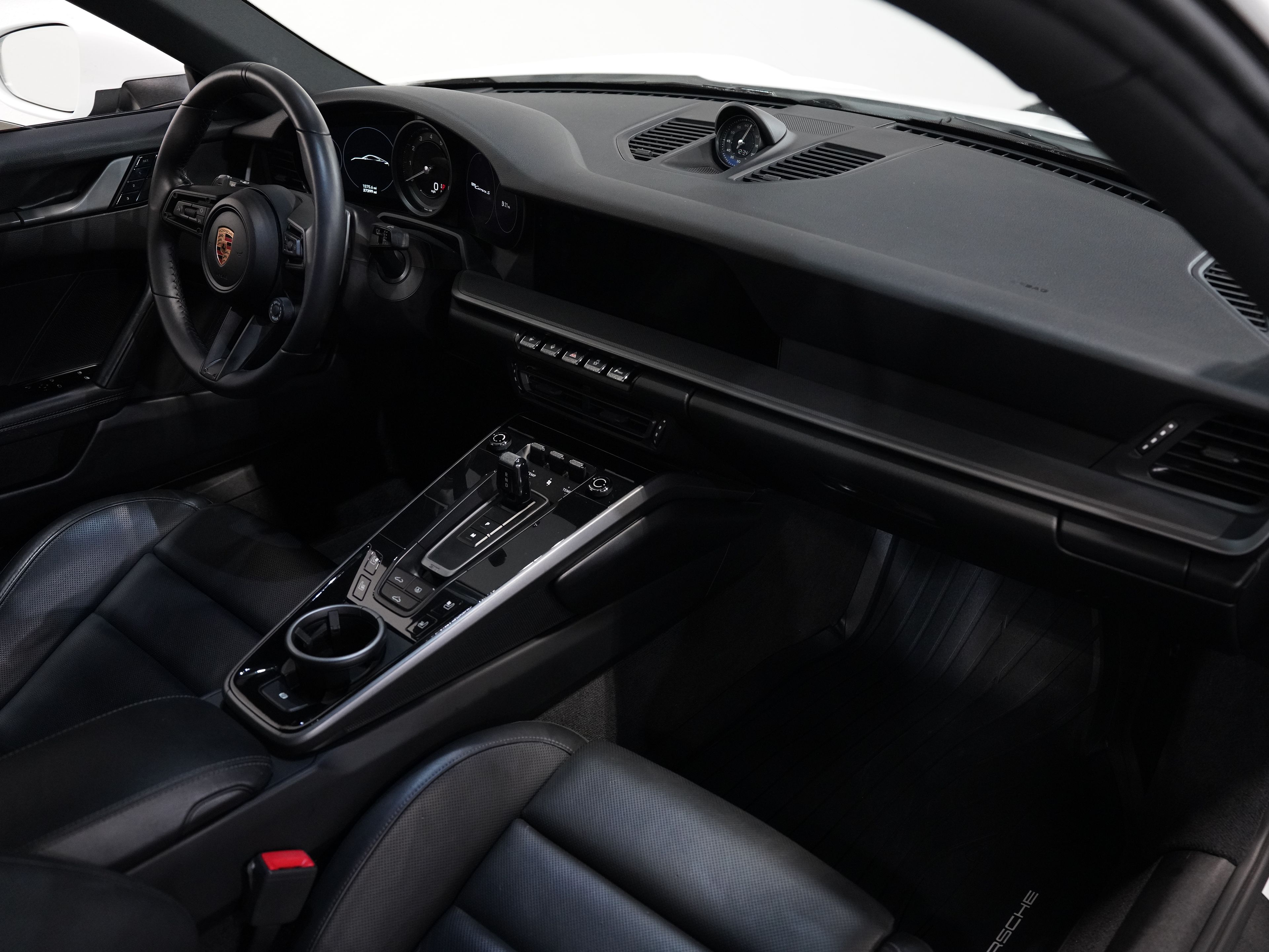 2020 PORSCHE 911 Image 32
