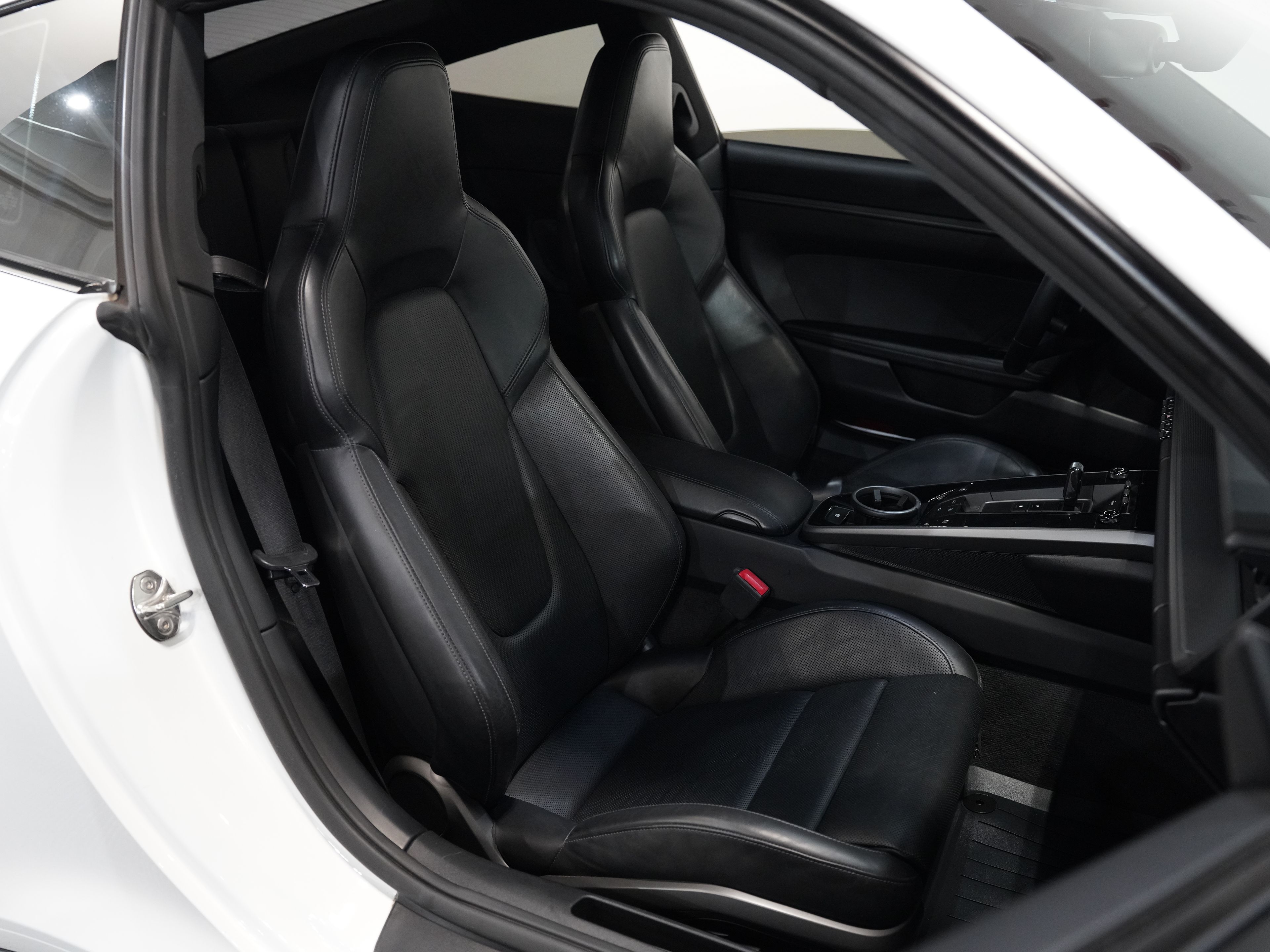 2020 PORSCHE 911 Image 30