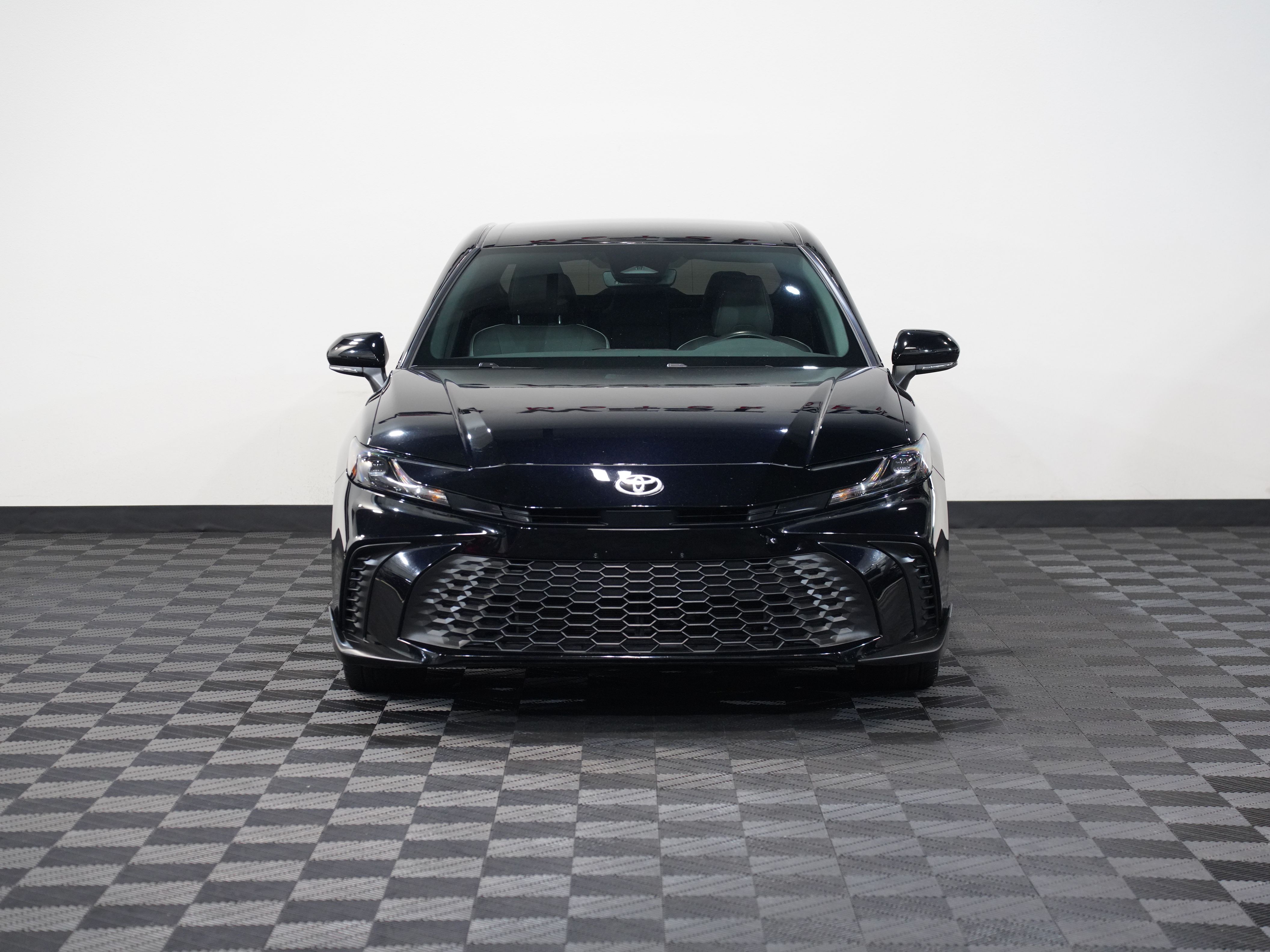 BLACK, 2025 TOYOTA CAMRY Image 4