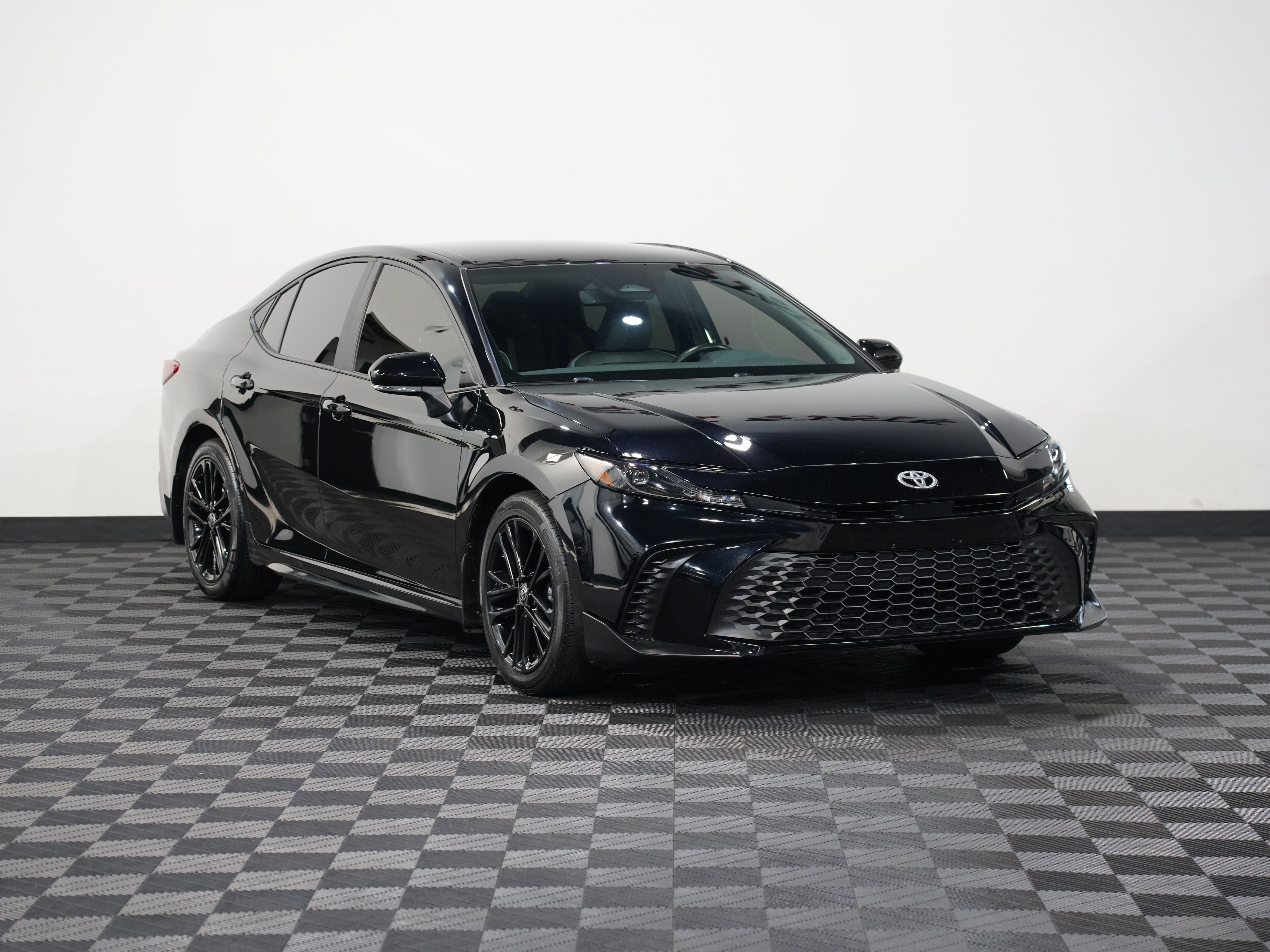 BLACK, 2025 TOYOTA CAMRY Image 5