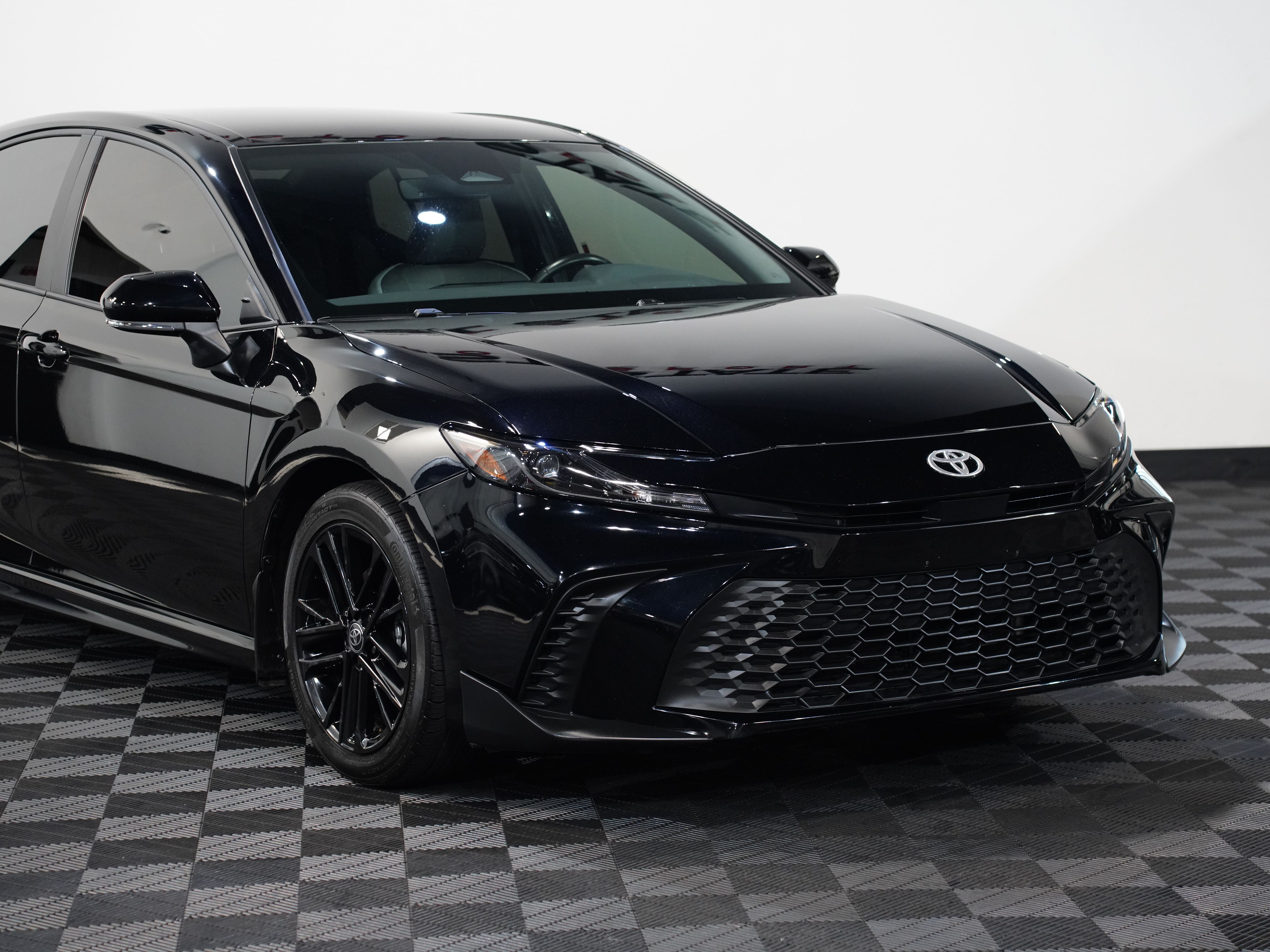 BLACK, 2025 TOYOTA CAMRY Image 9