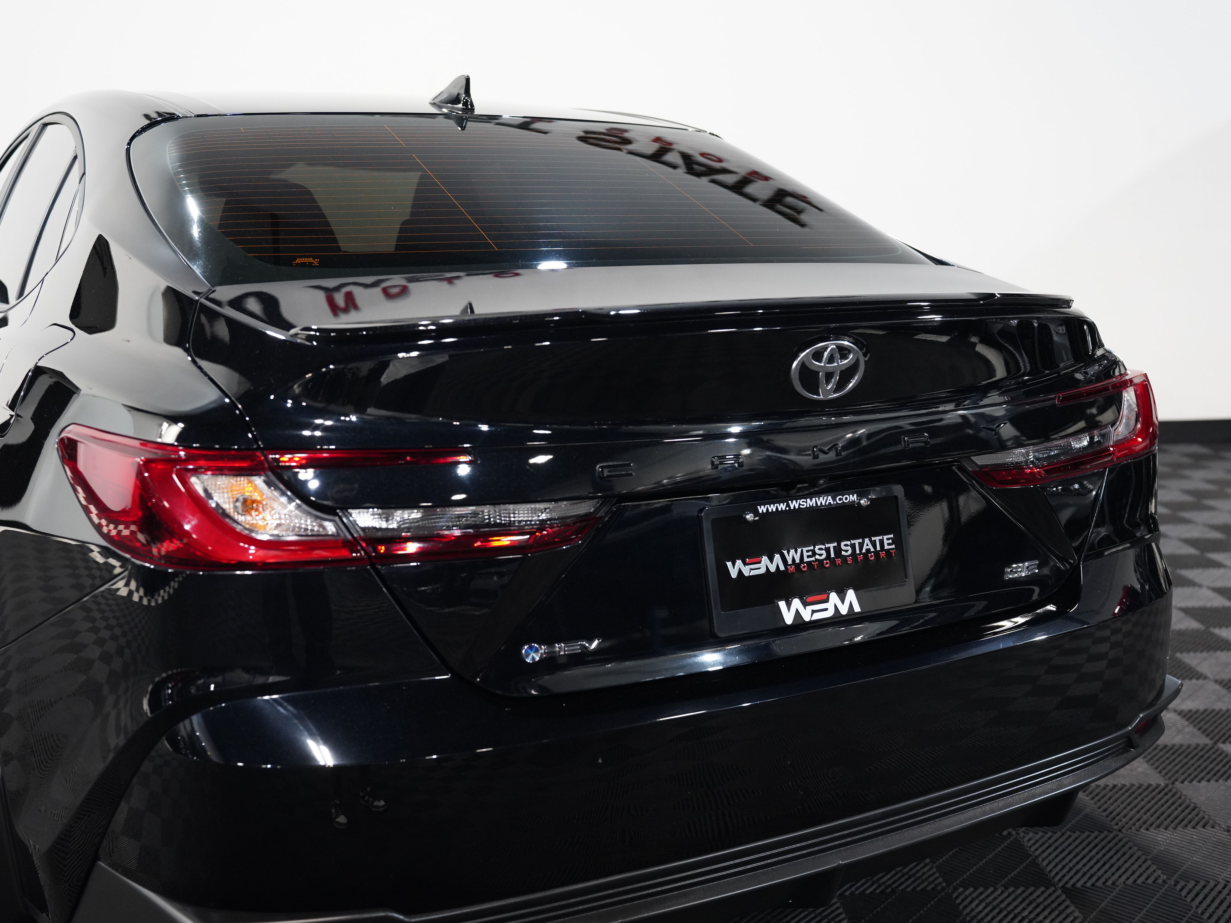 BLACK, 2025 TOYOTA CAMRY Image 17