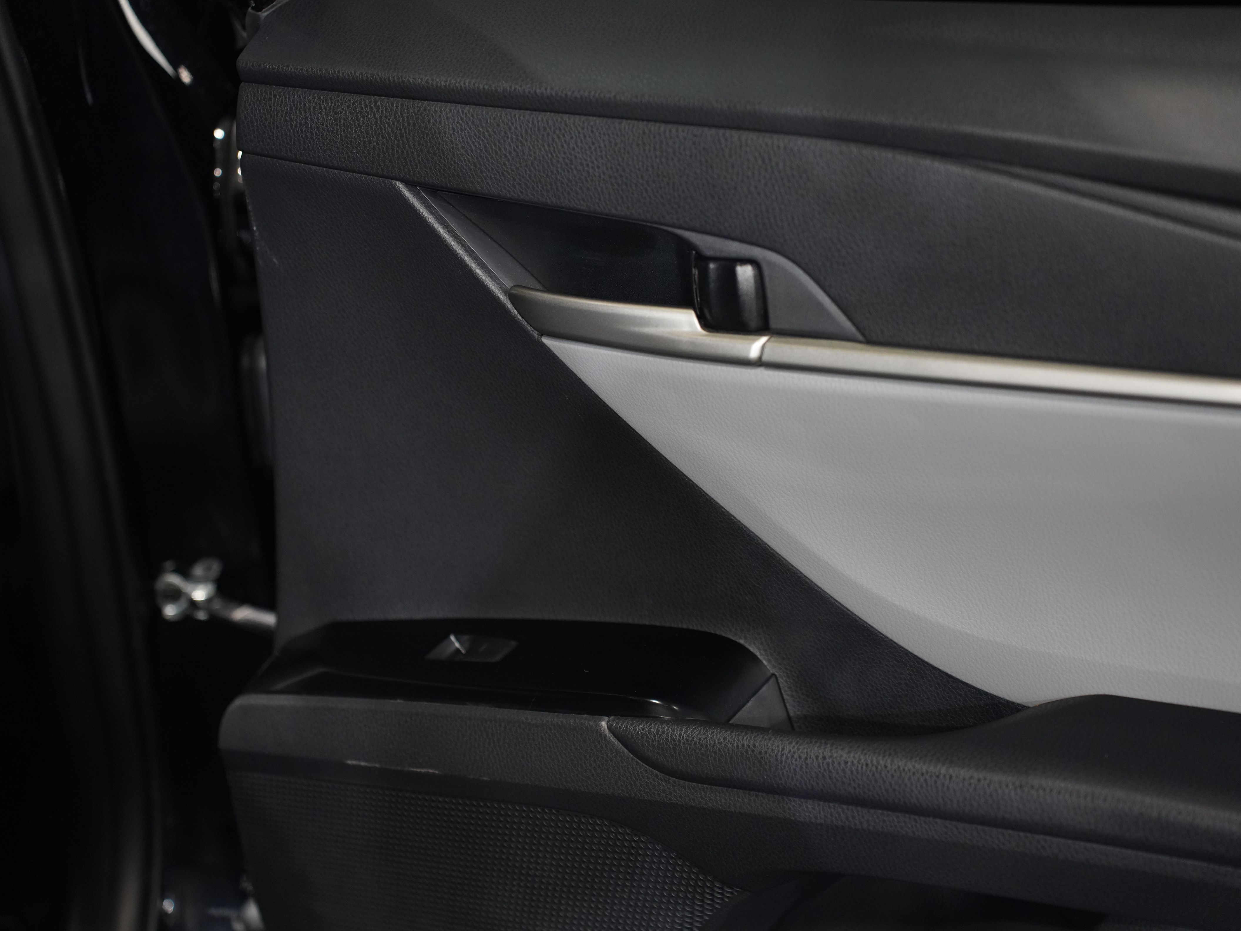 BLACK, 2025 TOYOTA CAMRY Image 24