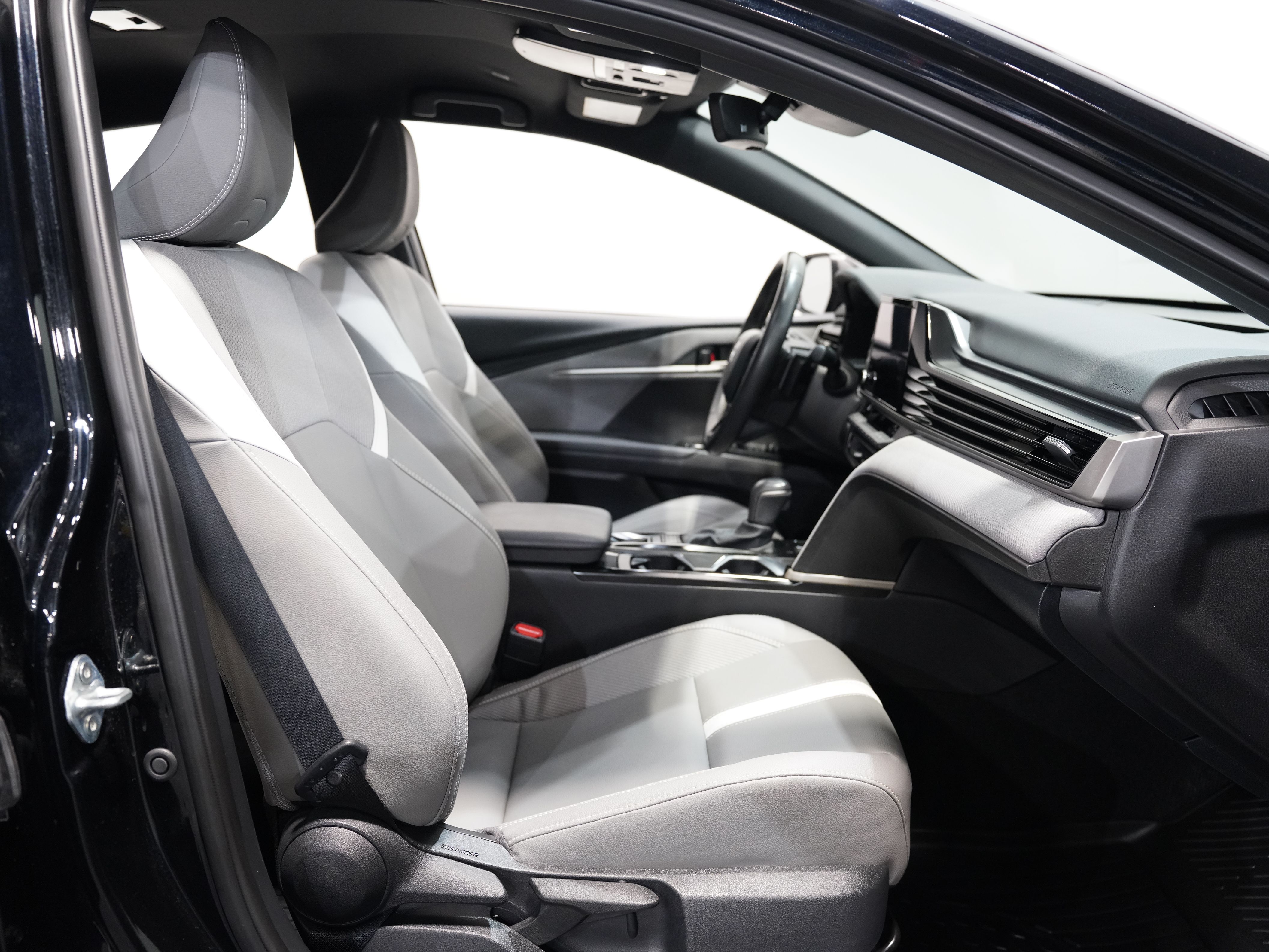 BLACK, 2025 TOYOTA CAMRY Image 31