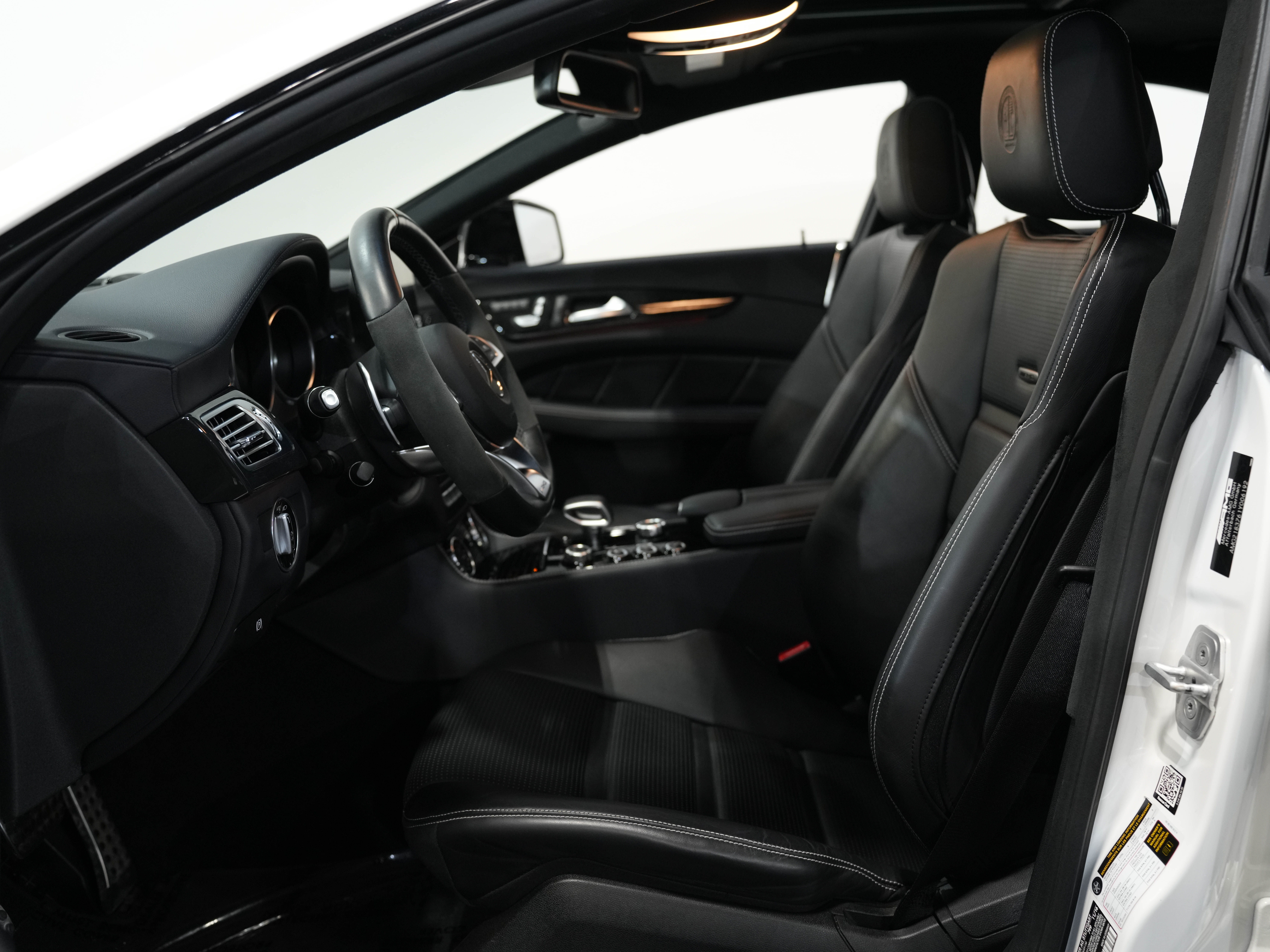 WHITE, 2017 MERCEDES-BENZ MERCEDES-AMG CLS Image 32