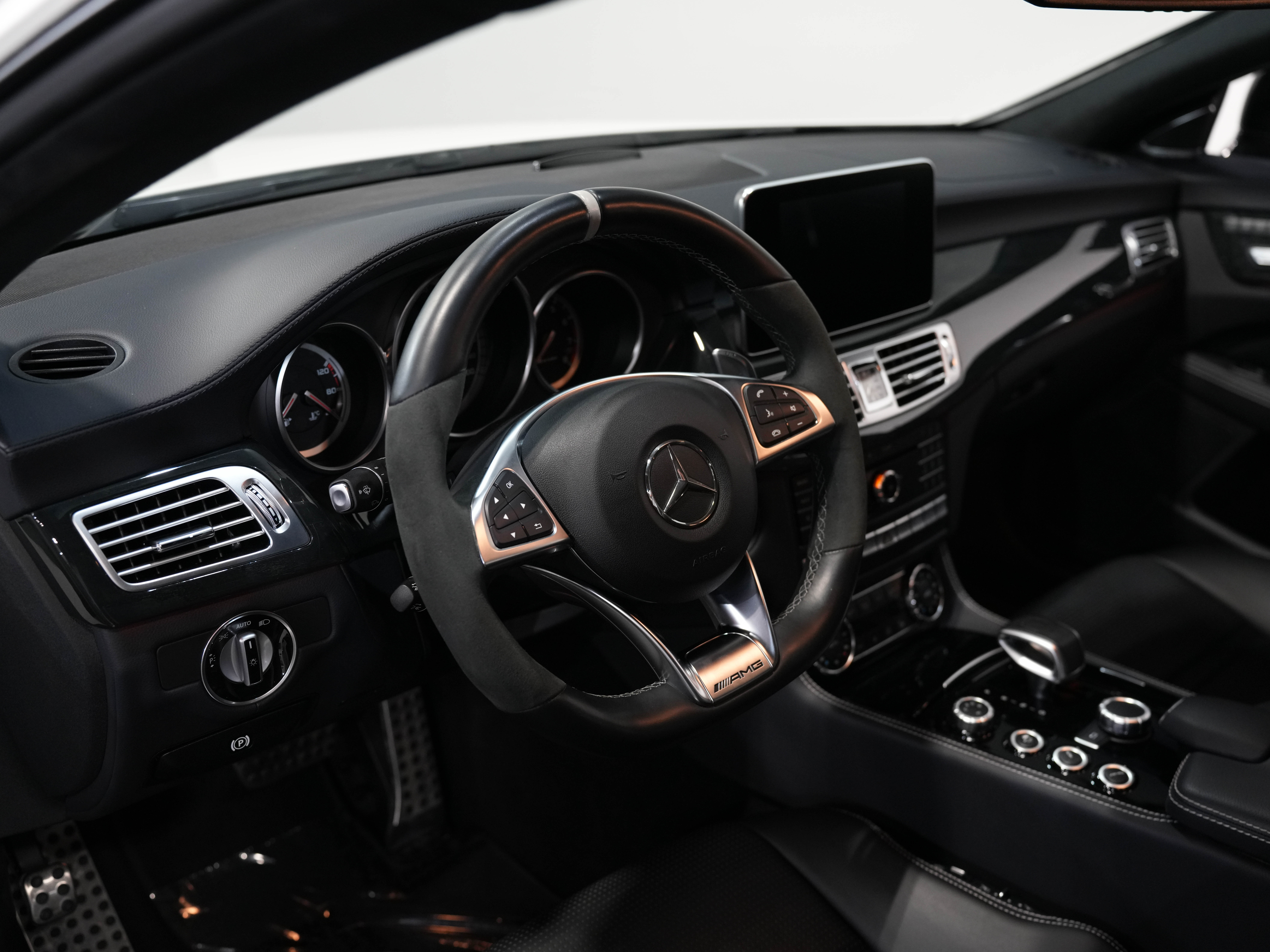 WHITE, 2017 MERCEDES-BENZ MERCEDES-AMG CLS Image 33