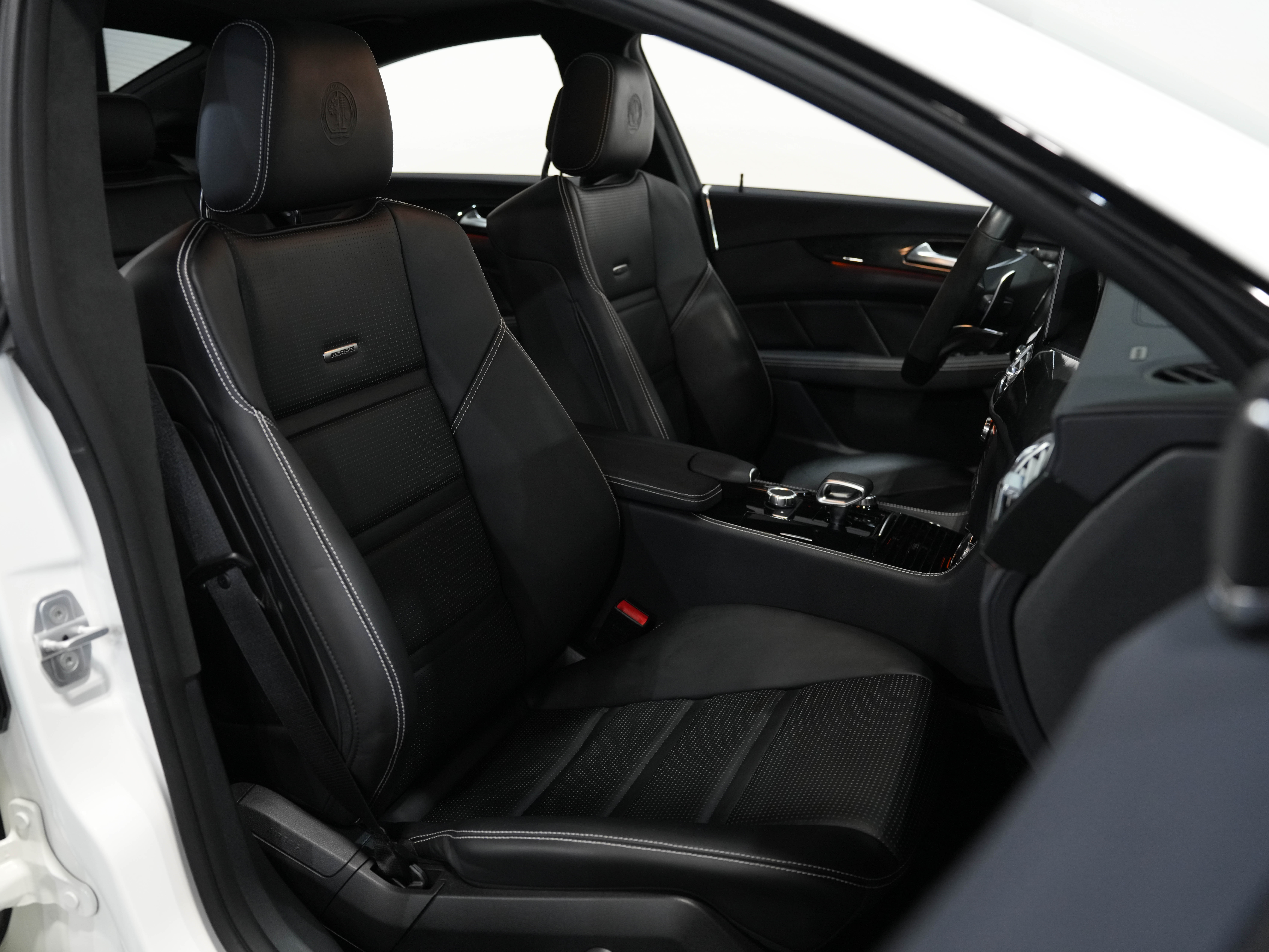 WHITE, 2017 MERCEDES-BENZ MERCEDES-AMG CLS Image 36