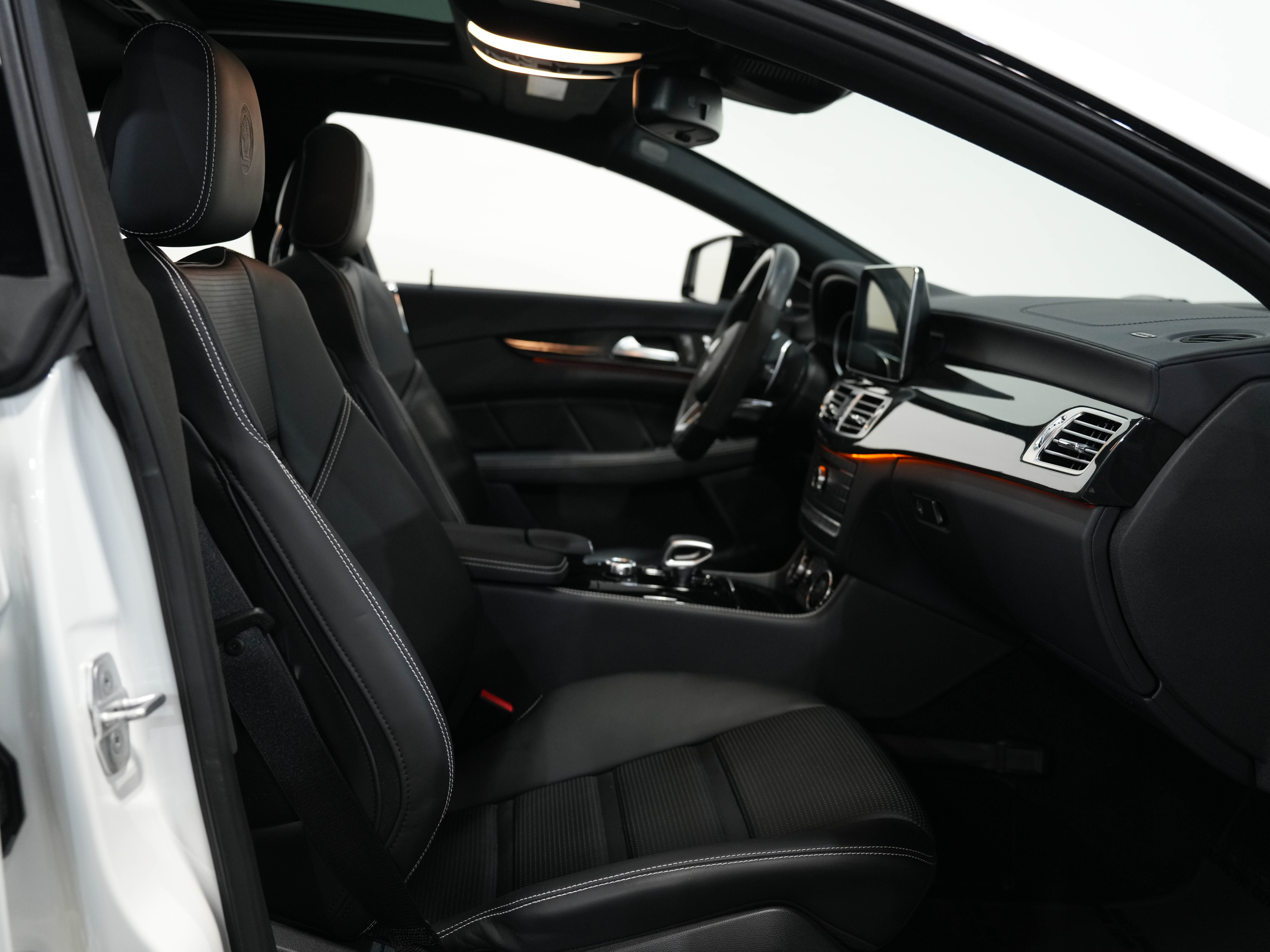 WHITE, 2017 MERCEDES-BENZ MERCEDES-AMG CLS Image 37