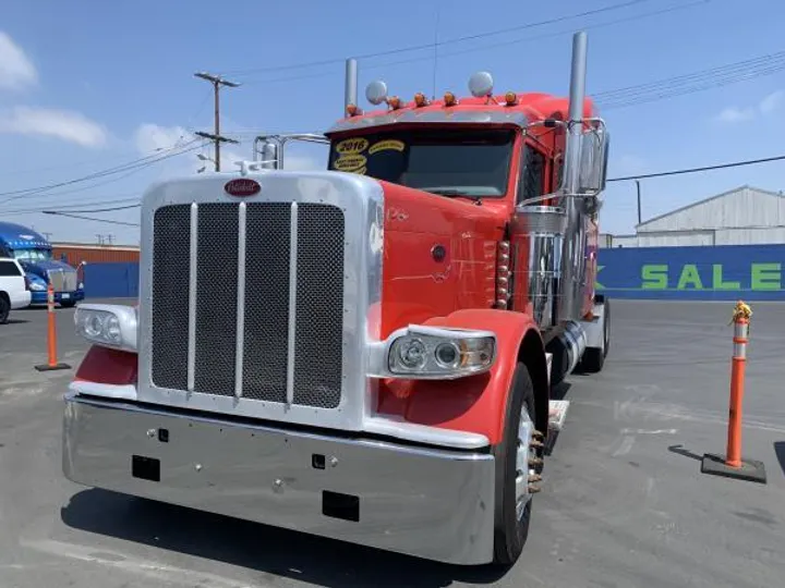 RED, 2016 PETERBILT 389 Image 4