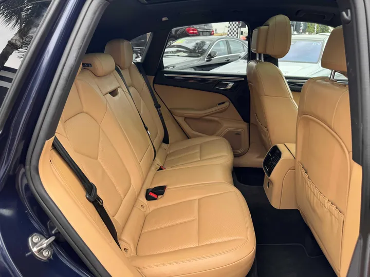 BLUE, 2018 PORSCHE MACAN Image 49