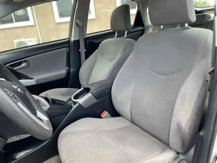 SILVER, 2015 TOYOTA PRIUS THREE HATCHBACK Image 44