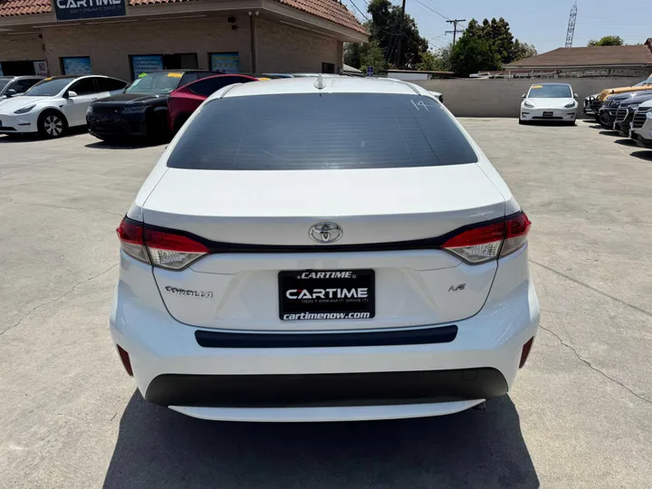 WHITE, 2020 TOYOTA COROLLA LE Image 10