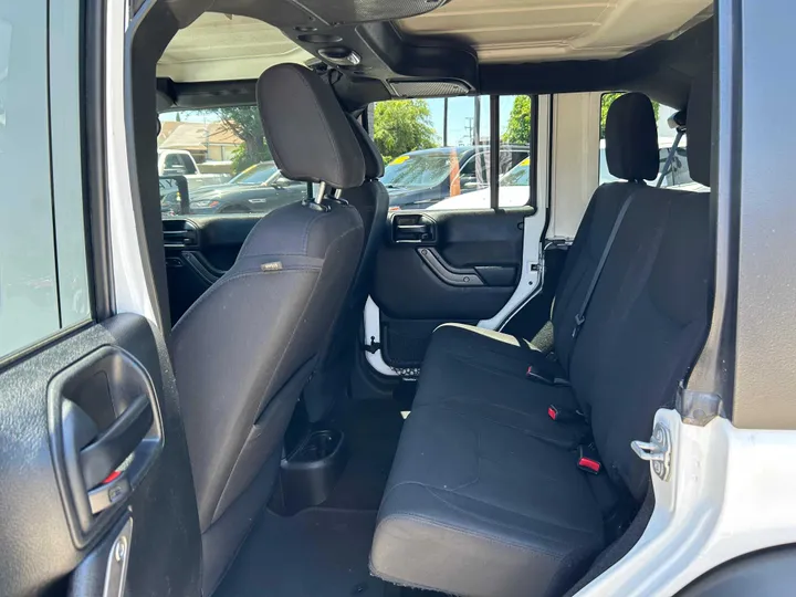 WHITE, 2017 JEEP WRANGLER UNLIMITED S SPORT Image 9