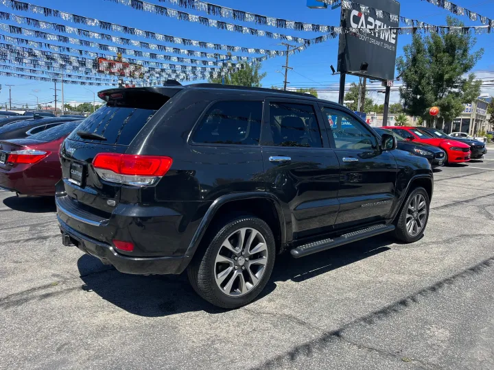 BLACK, 2017 JEEP GRAND CHEROKEE OVERLAND Image 5