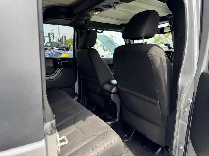 GRAY, 2017 JEEP WRANGLER UNLIMITED Image 46