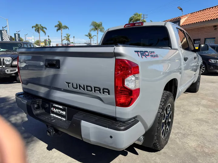 GRAY, 2019 TOYOTA TUNDRA CREWMAX Image 10