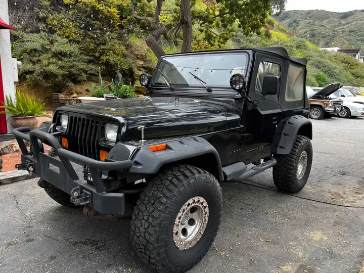 BLACK, 1990 JEEP WRANGLER Image 1