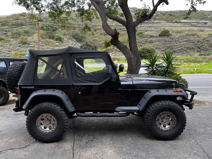 BLACK, 1990 JEEP WRANGLER Image 6