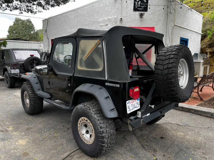 BLACK, 1990 JEEP WRANGLER Image 9