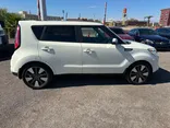 WHITE, 2016 KIA SOUL Thumnail Image 4