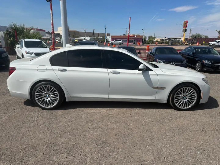 WHITE, 2015 BMW 7 SERIES Image 4