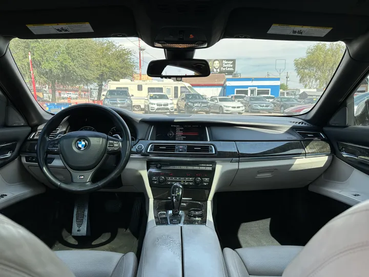 WHITE, 2015 BMW 7 SERIES Image 18