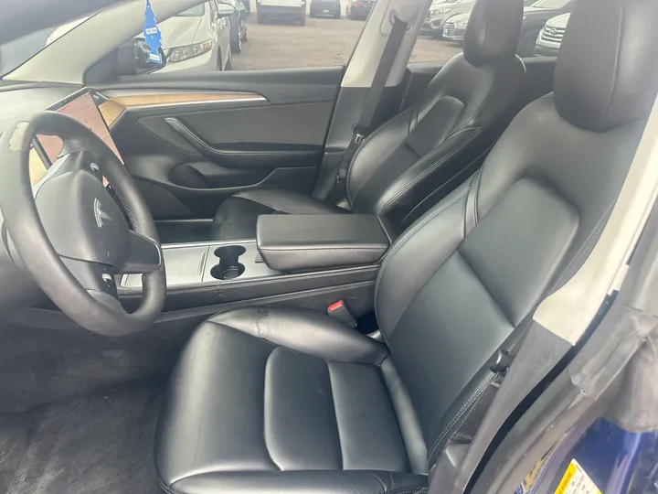 BLUE, 2022 TESLA MODEL 3 Image 9