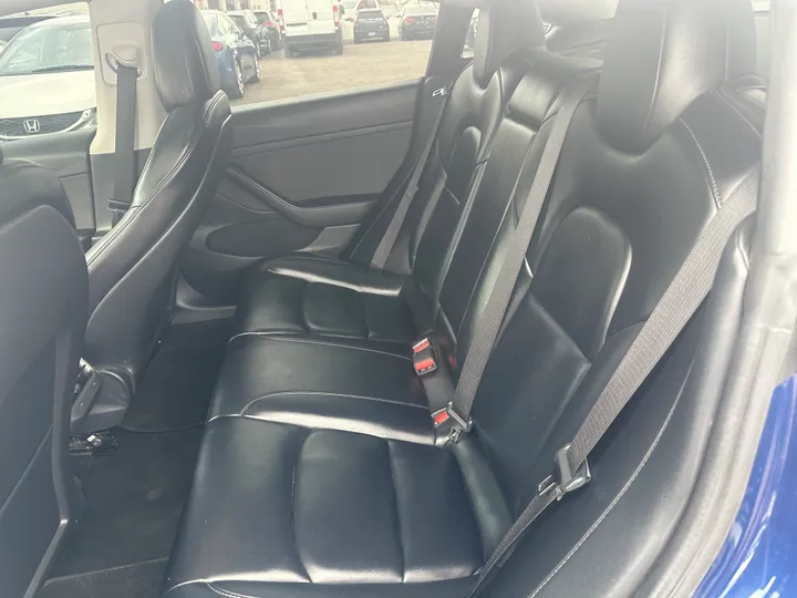 BLUE, 2022 TESLA MODEL 3 Image 10