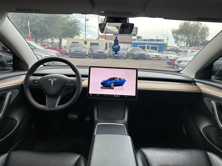 BLUE, 2022 TESLA MODEL 3 Image 17
