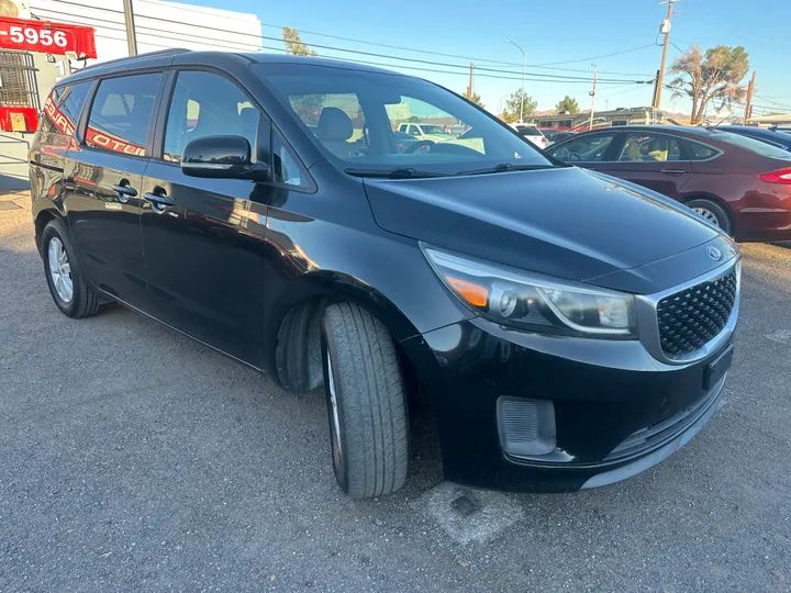 BLACK, 2016 KIA SEDONA Image 4