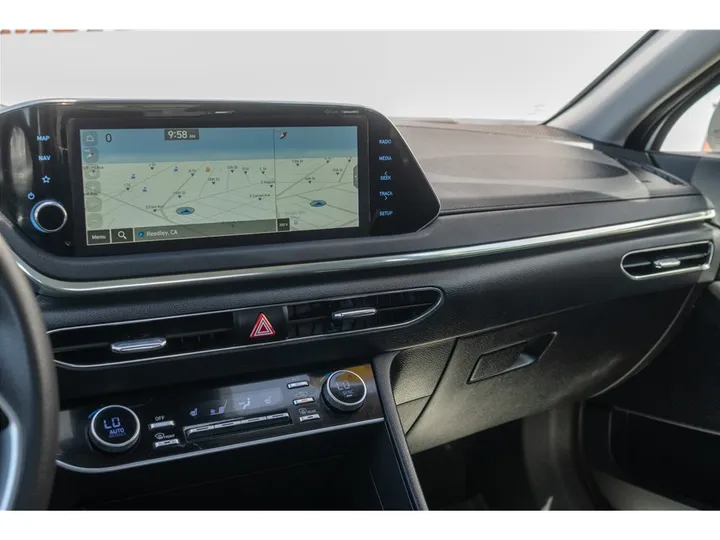 WHITE, 2023 HYUNDAI SONATA Image 18