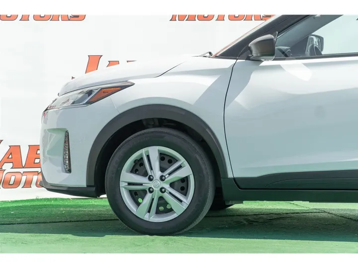 WHITE, 2022 NISSAN KICKS Image 26