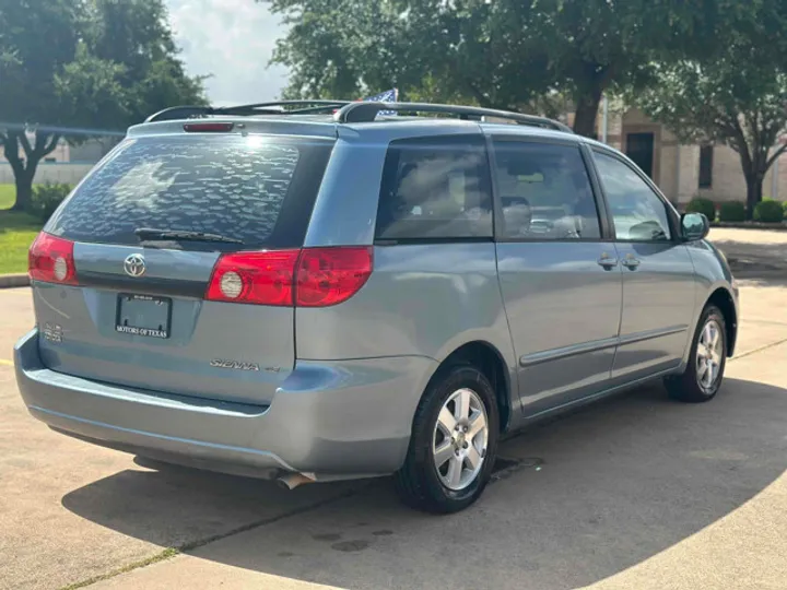 BLUE, 2006 TOYOTA SIENNA Image 12