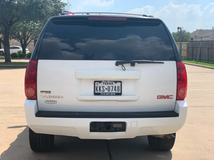 WHITE, 2007 GMC YUKON Image 3