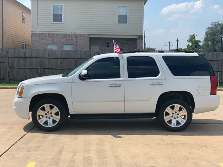 WHITE, 2007 GMC YUKON Image 5