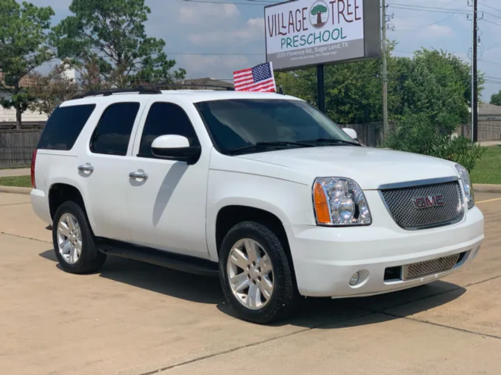 WHITE, 2007 GMC YUKON Image 6