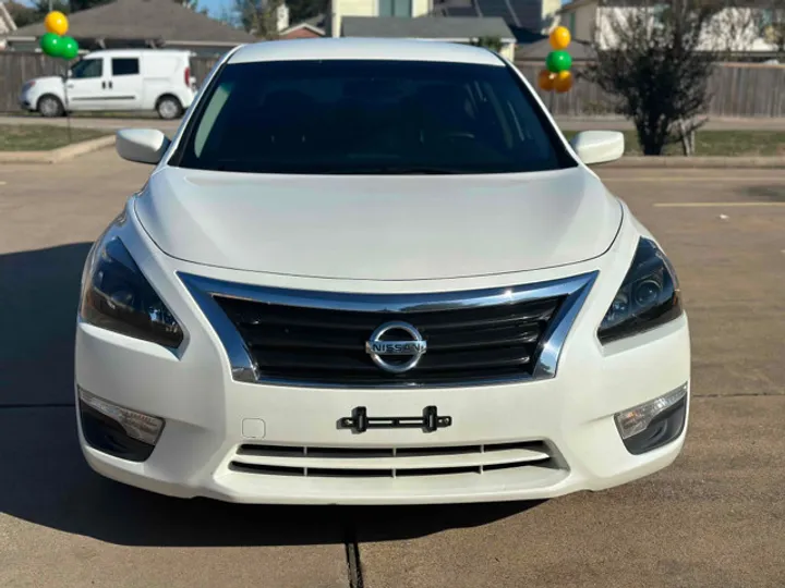 WHITE, 2015 NISSAN ALTIMA Image 2