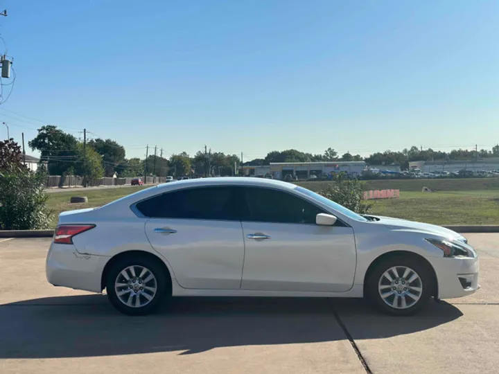 WHITE, 2015 NISSAN ALTIMA Image 6