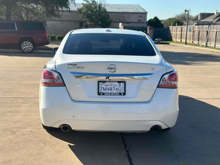 WHITE, 2015 NISSAN ALTIMA Image 10