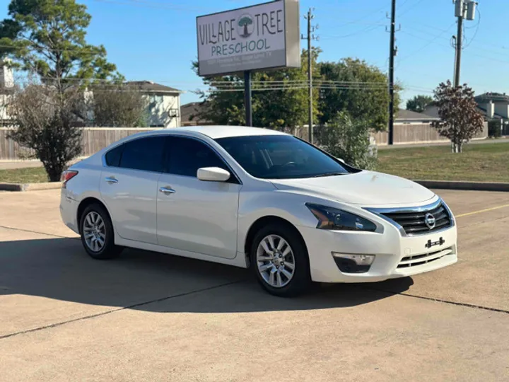 WHITE, 2015 NISSAN ALTIMA Image 11