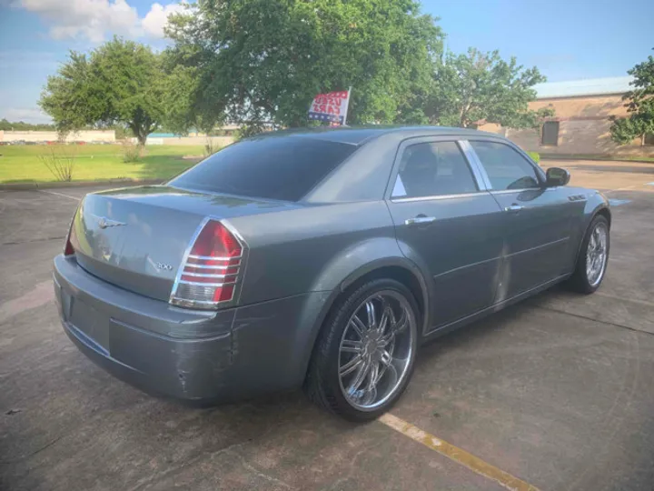 BLUE, 2007 CHRYSLER 300 Image 3