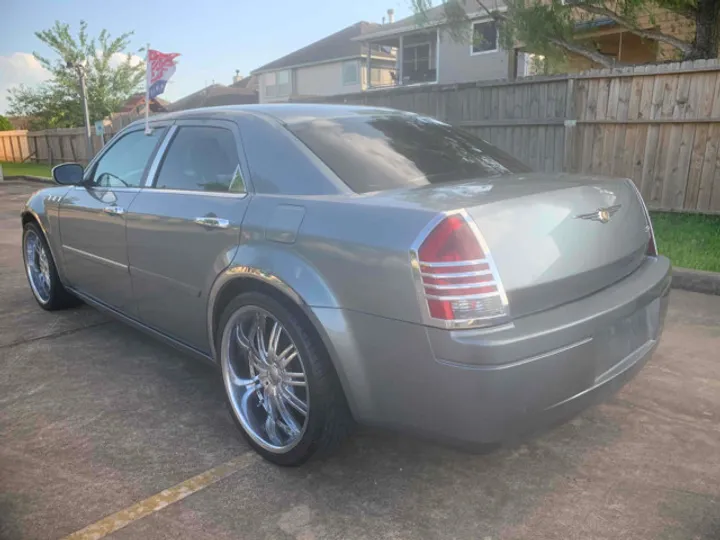 BLUE, 2007 CHRYSLER 300 Image 10