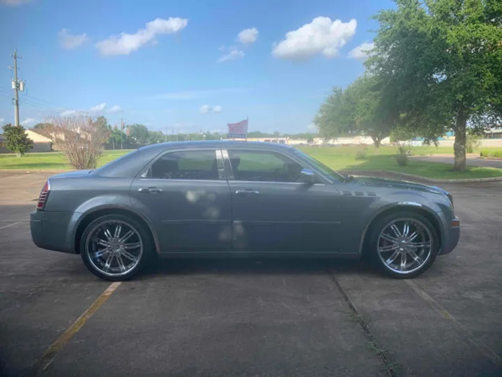 BLUE, 2007 CHRYSLER 300 Image 11