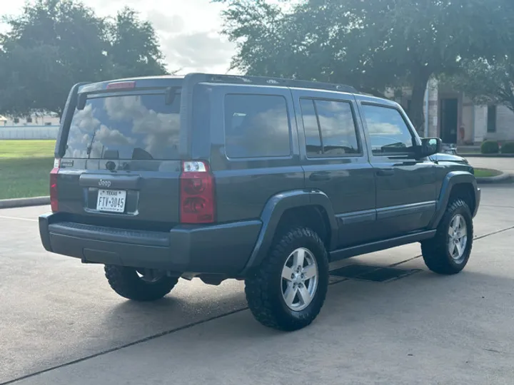 BLUE, 2006 JEEP COMMANDER Image 5